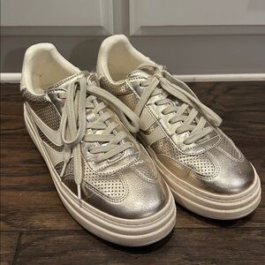 Steve Madden Dodge Sneakers with Cream Accents sz 10